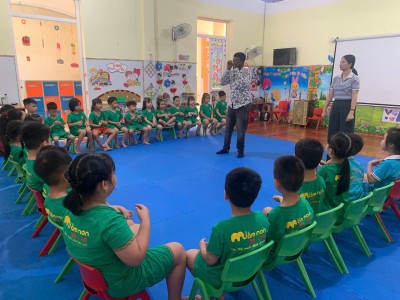 KHƠI MỞ “CỬA SỔ VÀNG” NGÔN NGỮ – CHO TRẺ MẦM NON LÀM QUEN VỚI TIẾNG ANH TỪ SỚM TẠI TRƯỜNG MẦM NON 20/10