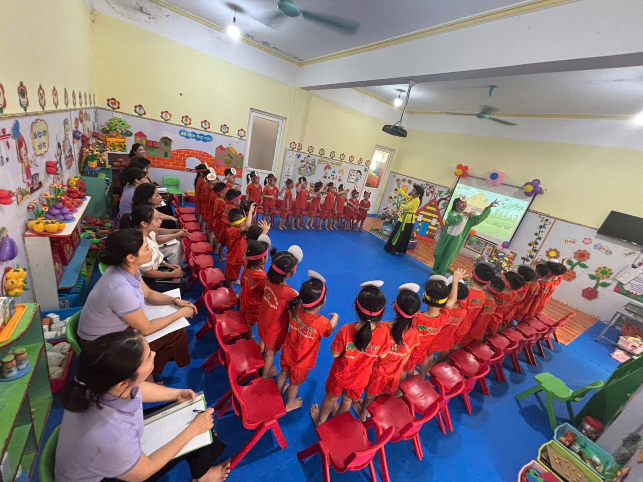 TRƯỜNG MẦM NON 20/10 CHÚ TRỌNG BỒI DƯỠNG CHUYÊN MÔN  ỨNG DỤNG CÔNG NGHỆ TRÍ TUỆ NHÂN TẠO (AI) TRONG GIẢNG DẠY