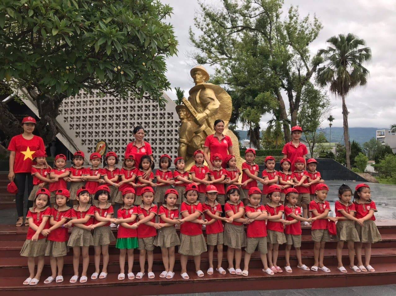 BUỔI THĂM QUAN CÁC DI TÍCH LỊCH SỬ ĐIỆN BIÊN