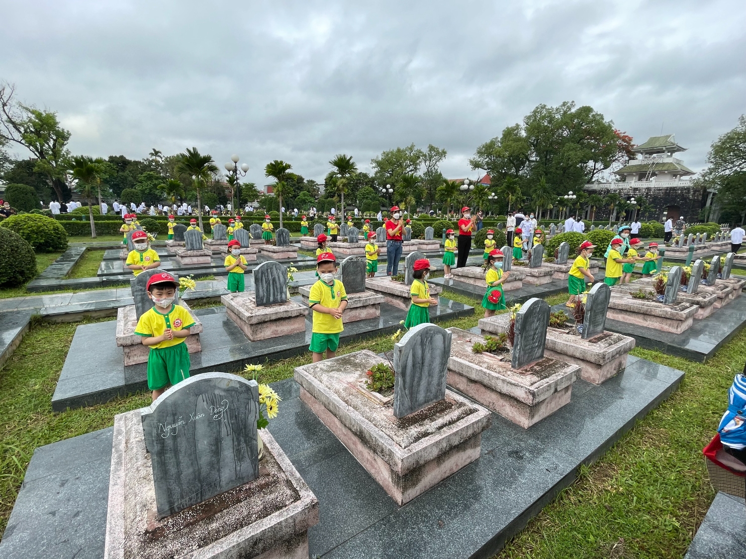 HOẠT ĐỘNG TRẢI NGHIỆM THĂM QUAN CÁC DI TÍCH LỊCH SỬ  CỦA CÁC BÉ TRƯỜNG MẦM NON 20/10