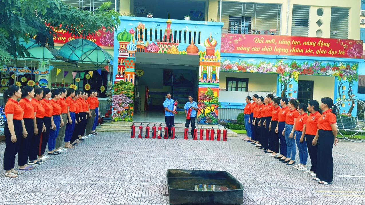 TRƯỜNG MẦM NON 20/10 TỔ CHỨC THỰC TẬP ĐỊNH KỲ PHƯƠNG ÁN PCCC&CNCH NĂM 2022