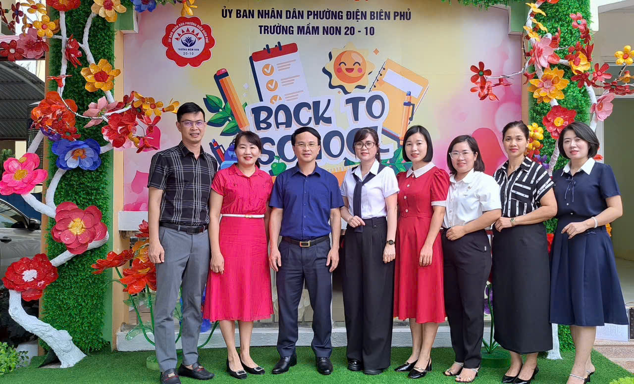 TRƯỜNG MẦM NON 20/10 LÀM VIỆC VỚI ĐOÀN KIỂM TRA  CÔNG TÁC CHUẨN BỊ NĂM HỌC 2025-2026